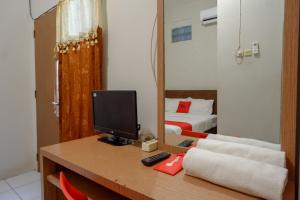 Gallery image of RedDoorz near Stasiun Tawang Semarang in Semarang