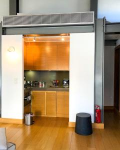 Kuhinja ili čajna kuhinja u objektu The Blossom Loft Bright Loft Apartment