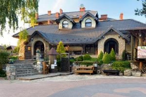 a large house with at Jaś Wędrowniczek in Rymanów