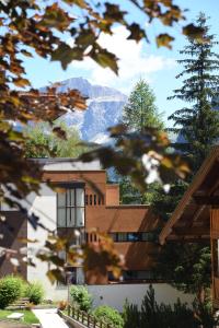 a building with a view of a mountain at La Pìcola Cèsa de Sèn Nicolò in Mazzin