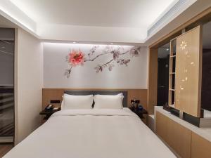 Paco Hotel BeiJing Road Metro Guangzhou-Free Shuttle Bus For Canton Fair客房内的一张或多张床位