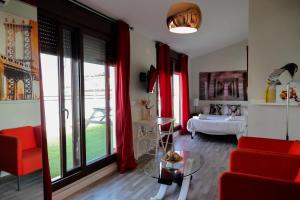 Postel nebo postele na pokoji v ubytování Triana Suite Dreams