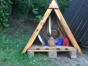 Kohvi ja tee valmistamise võimalus majutusasutuses Sandfallet Glamping