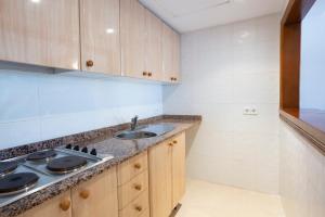 Cuisine ou kitchenette dans l'établissement Mallorca Rooms Peguera