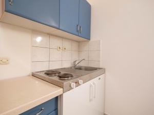 Kuchyň nebo kuchyňský kout v ubytování Cozy apartment with breakfast on request 1