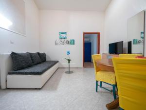 TV a/nebo společenská místnost v ubytování Cozy apartment with breakfast on request 1