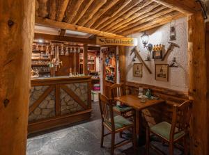 a restaurant with a table and chairs and a bar at Pension und Gaststätte Zur Knappenschänke in Wiesa