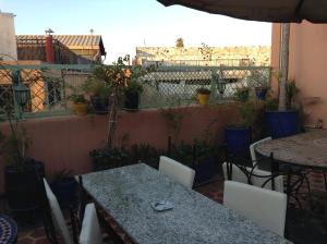 Un balcón o terraza de Hôtel Faouzi