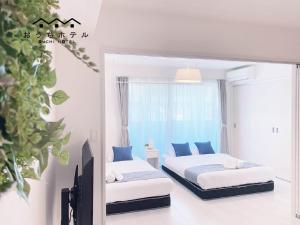 Postel nebo postele na pokoji v ubytování OUCHI HOTEL Miyajimaguchi