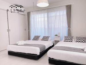 Postel nebo postele na pokoji v ubytování OUCHI HOTEL Miyajimaguchi