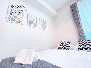 Postel nebo postele na pokoji v ubytování OUCHI HOTEL Miyajimaguchi