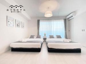 Postel nebo postele na pokoji v ubytování OUCHI HOTEL Miyajimaguchi