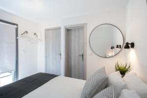 A bed or beds in a room at Mikri Gonia