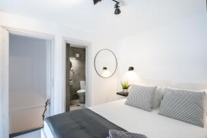A bed or beds in a room at Mikri Gonia