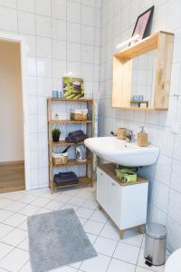 - NEU - Große & gemütliche 3 Zimmer Wohnung tesisinde bir banyo