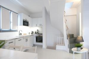 A kitchen or kitchenette at Mikri Gonia