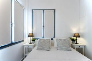 A bed or beds in a room at Mikri Gonia