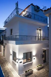 A balcony or terrace at Mikri Gonia