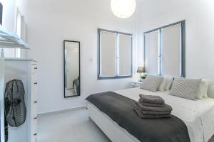 A bed or beds in a room at Mikri Gonia