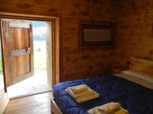 Albergo Diffuso Sutrio Zoncolan客房内的一张或多张床位