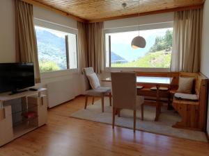 TV a/nebo společenská místnost v ubytování Chalet Waldrand