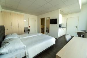 Postel nebo postele na pokoji v ubytování Los Lorentes Hotel Bern Airport