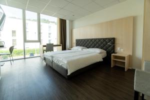 Postel nebo postele na pokoji v ubytování Los Lorentes Hotel Bern Airport