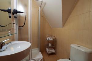 Koupelna v ubytování Dzintars Hotel