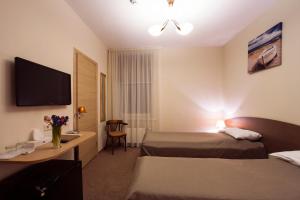 Säng eller sängar i ett rum på Dzintars Hotel