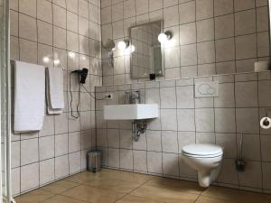 A bathroom at Hotel Kastanienbaum