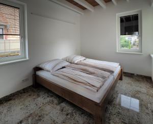 Postel nebo postele na pokoji v ubytování Ferienhaus Alte Glaserei