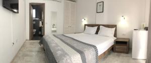 Un pat sau paturi într-o cameră la Vila Blanc