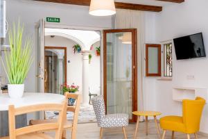 Casa Del Patio - Boutique Apartments的电视和/或娱乐中心