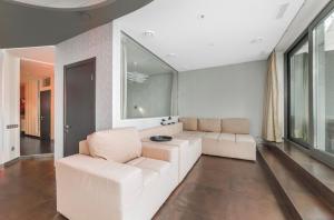 Posezení v ubytování LUXURY penthouse with a sea view