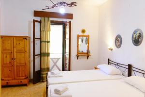 Кровать или кровати в номере Spiros Rooms