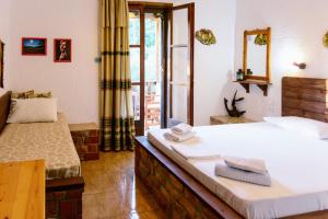 Кровать или кровати в номере Spiros Rooms