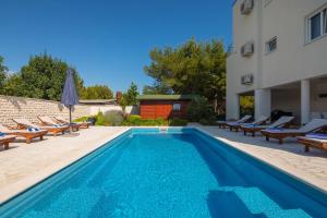 Bazén v ubytovaní Apartment Royal II alebo v jeho blízkosti