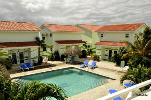 The swimming pool at or close to Heliemar