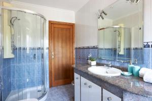 Kúpeľňa v ubytovaní Enoturismo Casa de Chantada + 37 fotografií