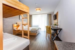 Katil atau katil-katil dalam bilik di Hotel Almrausch