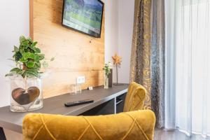 Televisyen dan/atau pusat hiburan di Hotel Almrausch
