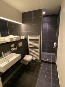 Ένα μπάνιο στο Hotel New Regina