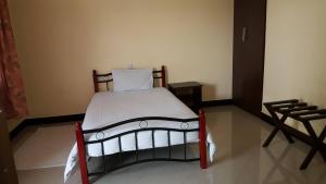 سرير أو أسرّة في غرفة في Kilimanjaro Lyimo's Country House2