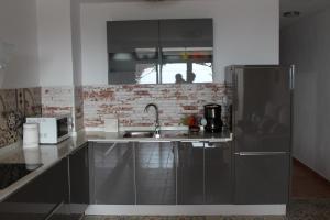 Kuchyňa alebo kuchynka v ubytovaní Casa Blanca - Sea View - First Line