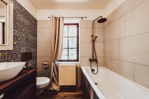 Koupelna v ubytování Resort Mlýn Černovice