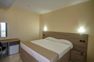 Postel nebo postele na pokoji v ubytování Allegro Hotel
