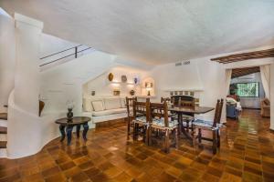 Posedenie v ubytovaní Villa Papalaia