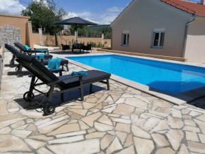 Bazén v ubytování Villa Mir Pridraga nebo v jeho okolí