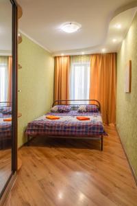 a bedroom with a bed in a room at Apartment Triokhsviatytelskaya Street 3 in Kyiv
