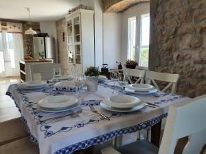 Posedenie v ubytovaní Stone House Rosuja